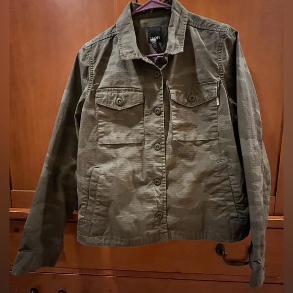 VUORI RIP STOP CAMO JACKET
SIZE MEDIUM
EXCELLENT CONDITION - Picture 4 of 5